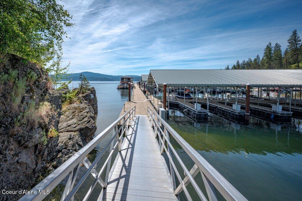 11000 Lakeshore
