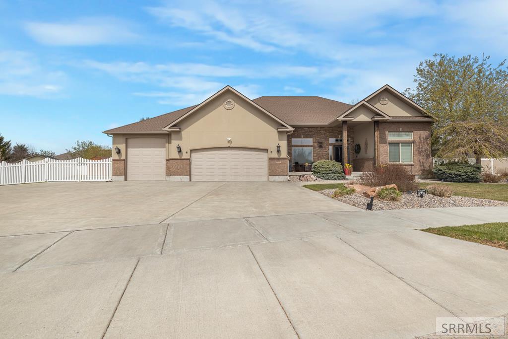 6111 Bay Hill Drive